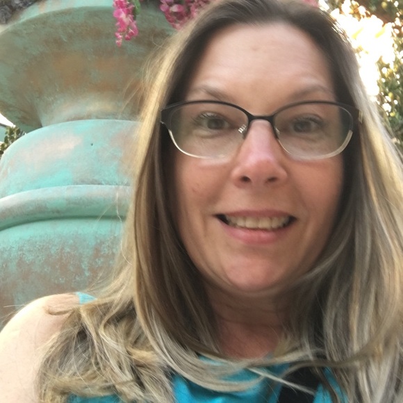 Meet your Posher, Kathy - Picture 5 of 6